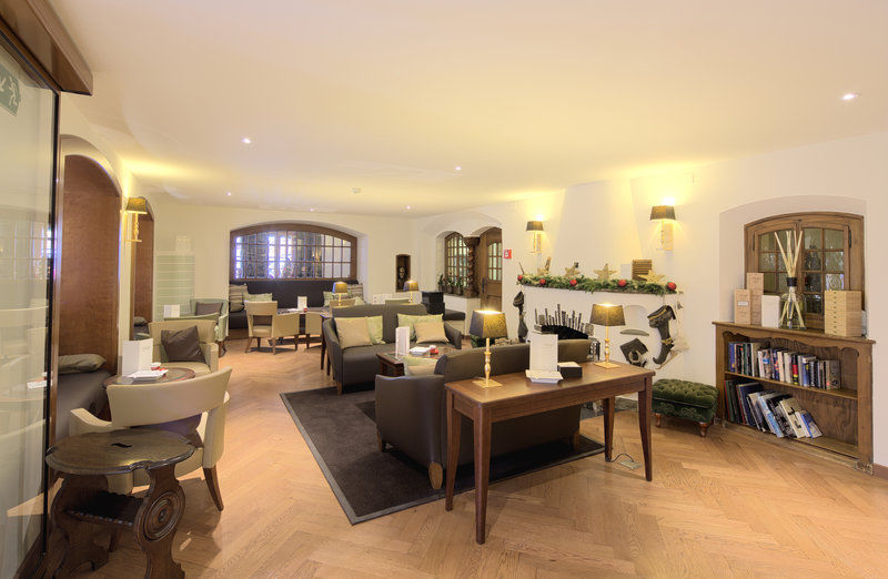Hotel Le Petit Cervin Zermatt Restaurante foto The lounge at the airport